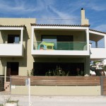 Ισόγειο κατάστημα με κατοικία στον όροφο