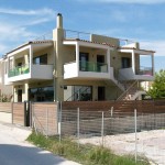 Ισόγειο κατάστημα με κατοικία στον όροφο